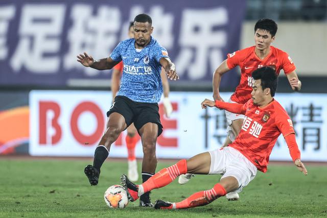 巴萨官网盘点：俱乐部拥有15个金球奖
